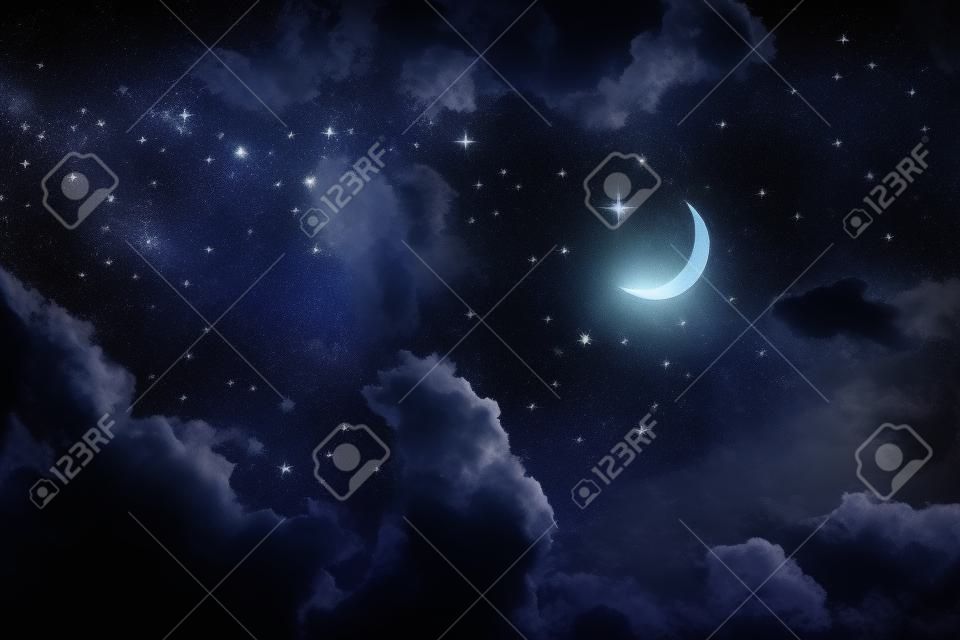 Cielo notturno con le stelle e la luna