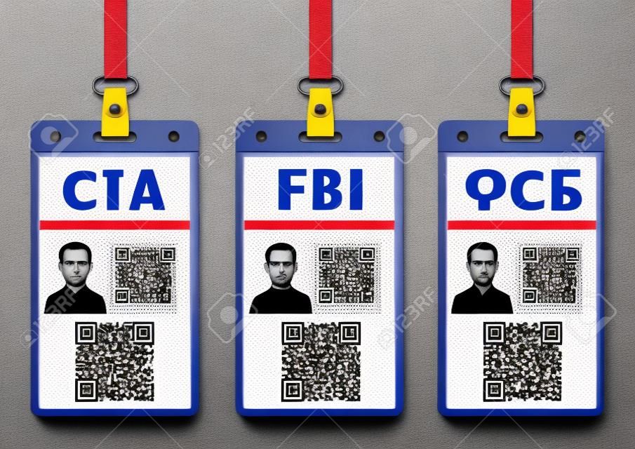 파란색 노란색과 빨간색 제목 QR 코드와 투명 배경에 끈이있는 보안 서비스 수직 배지 빈 템플릿. 식별 요원 FBI CIA FSB ID 카드 모형 세트
