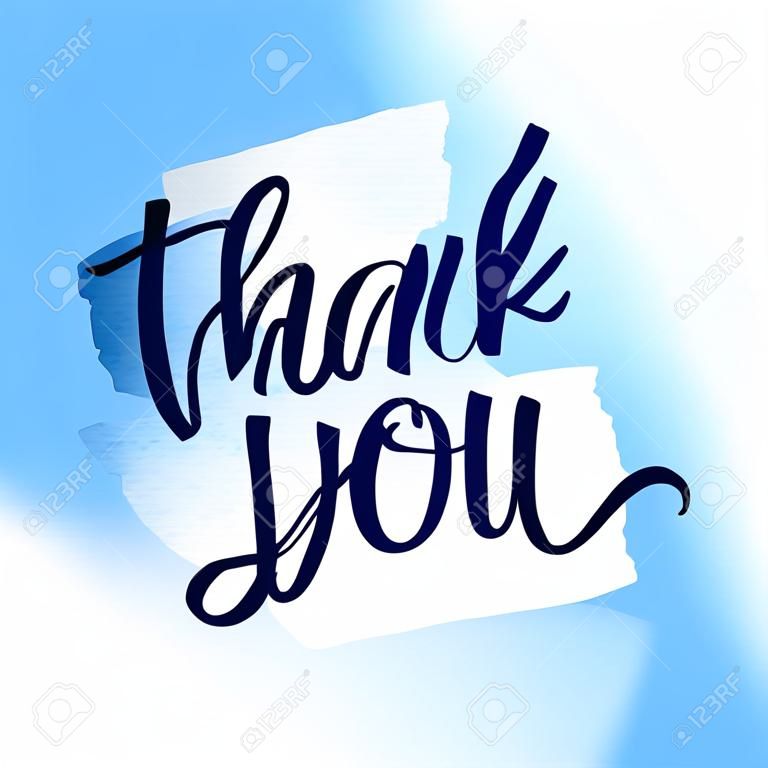Merci vecteur main lettrage calligraphique écrit sur bleu fond d'aquarelle. gratitude Thanksgiving carte de voeux. concept de la main.