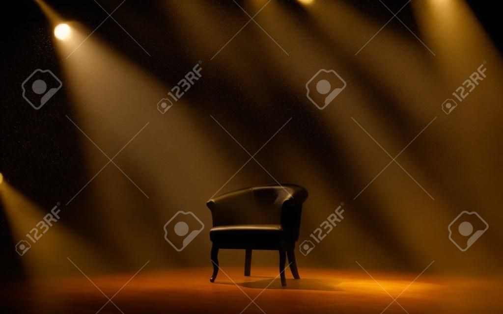 Stuhl auf der Bühne unter Rampenlicht