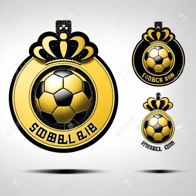 Labdarúgó embléma vagy labdarúgó jelvény Logo design labdarúgó csapatnak. Arany korona és klasszikus futballlabda minimális designja. Labdarúgó-klub logó fekete-fehér ikonon. Vektoros illusztráció.