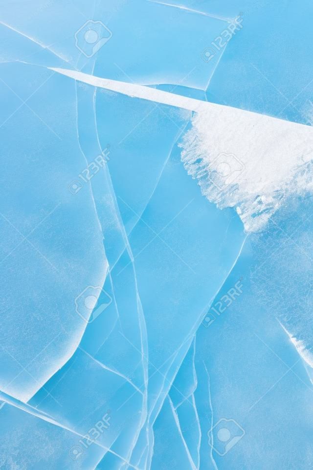 Hermoso de hielo del lago Baikal, con grietas abstractas