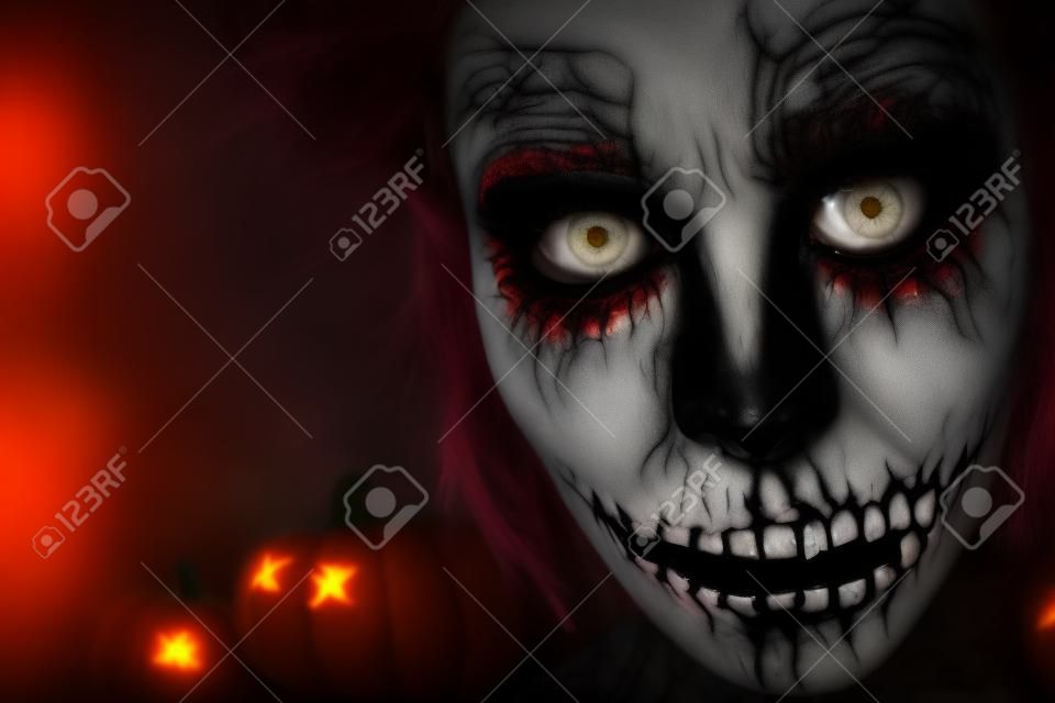 Borzalmas lány ijesztő száj és szem, halloween téma