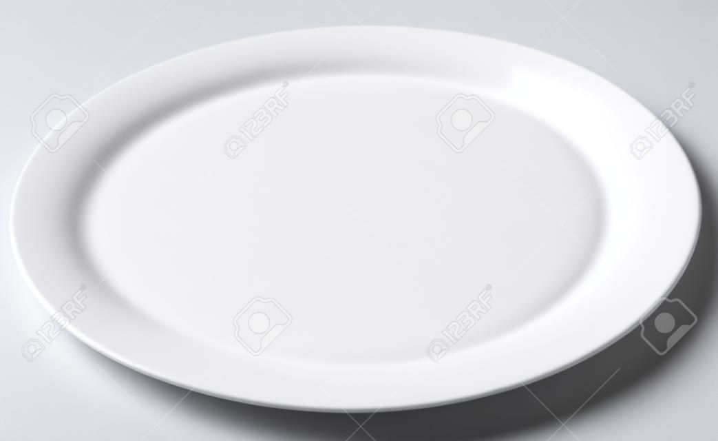 leeren Teller isoliert auf weiß