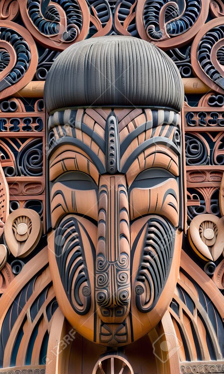 Maori carving te Rotorua, Nieuw-Zeeland