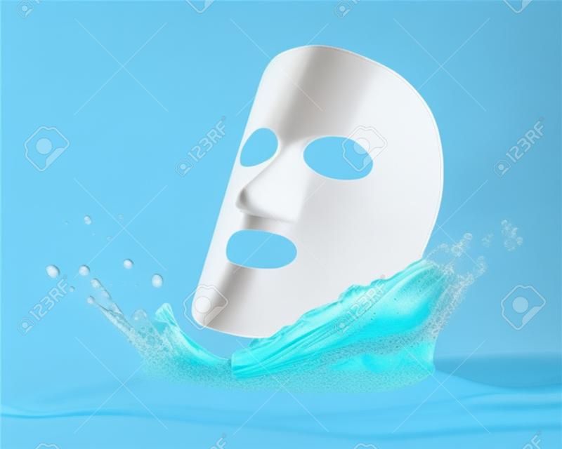 ткань маска для лица с каплей воды, изолированных на синий