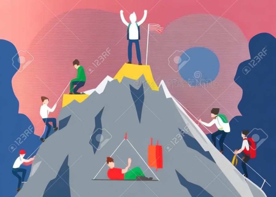 Pessoas dos desenhos animados escalando montanha e homem feliz em pé no topo com bandeira comemorando o sucesso. Grupo de alpinista que se aproxima do pico da rocha - ilustração vetorial plana.