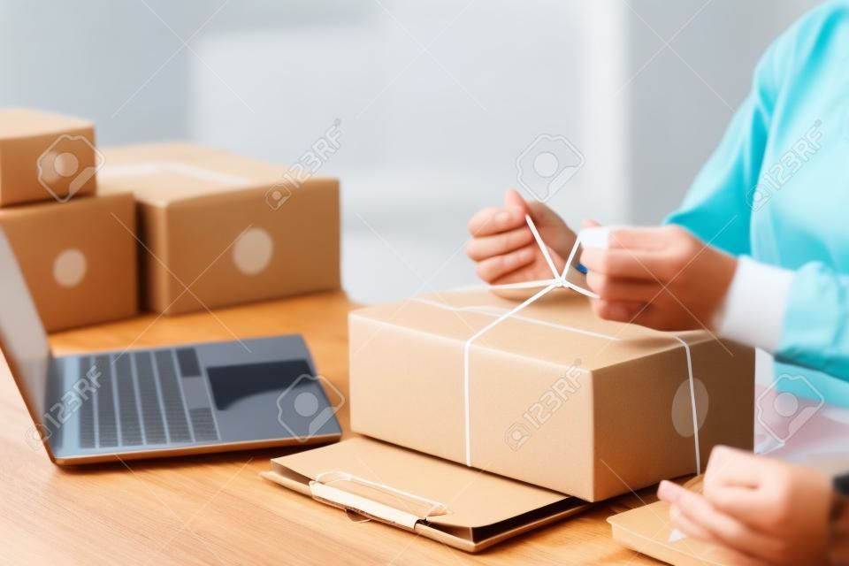 <p>Startup or Small Business Entrepreneur prepare to deliver with parcel box note delivery address from customer, manage orders in online store, internet shopping, SME business concept, e-commerce.</p>