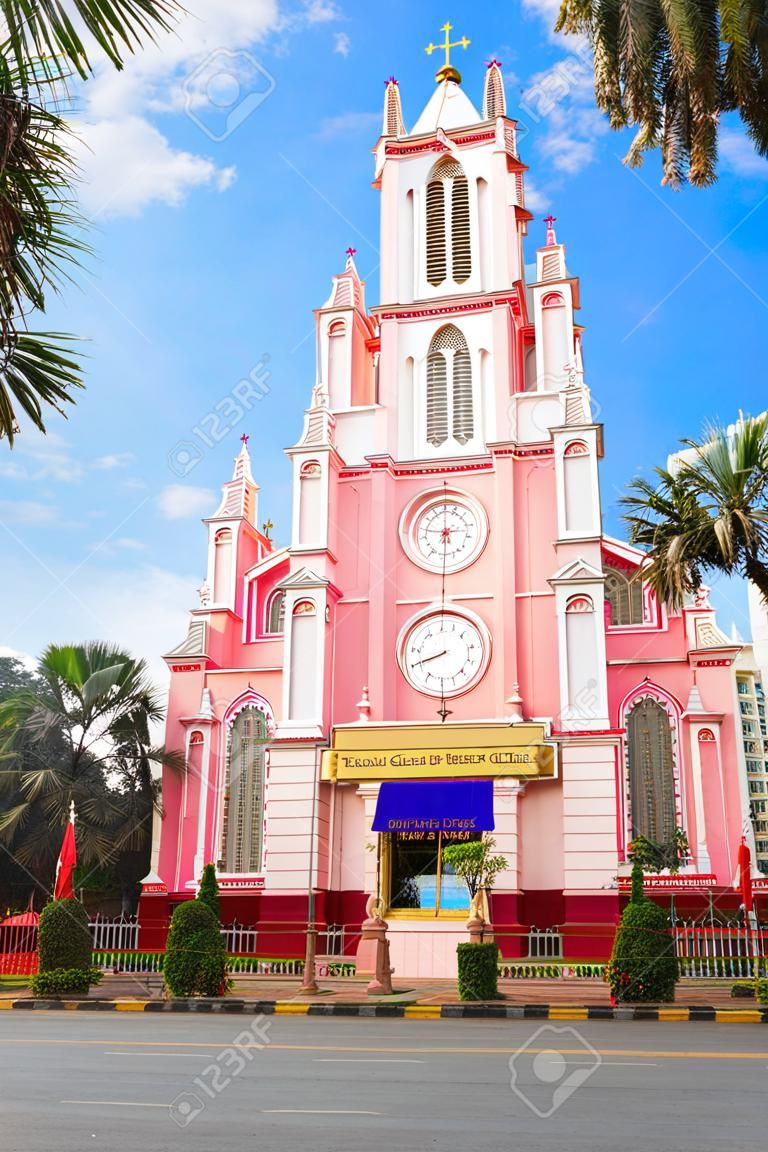 Igreja paroquial Tan Dinh ou Igreja do Sagrado Coração de Jesus é uma igreja localizada na cidade de Ho Chi Minh, no Vietnã