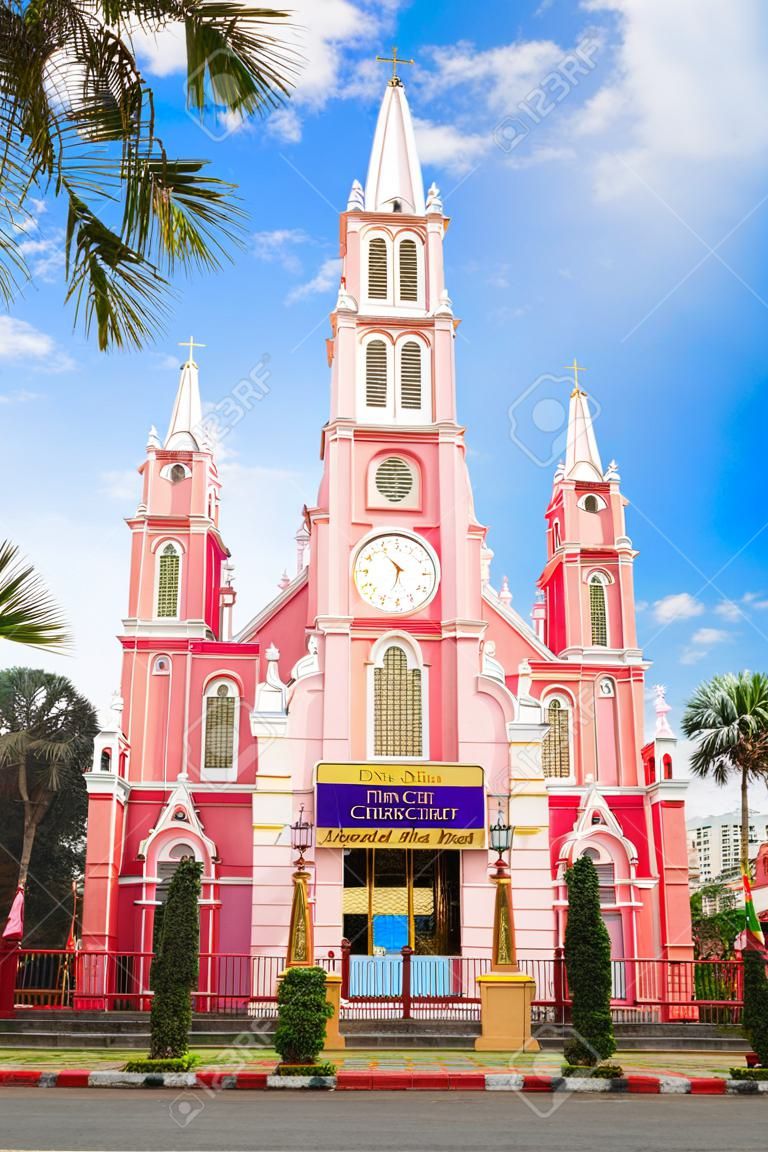 Igreja paroquial Tan Dinh ou Igreja do Sagrado Coração de Jesus é uma igreja localizada na cidade de Ho Chi Minh, no Vietnã