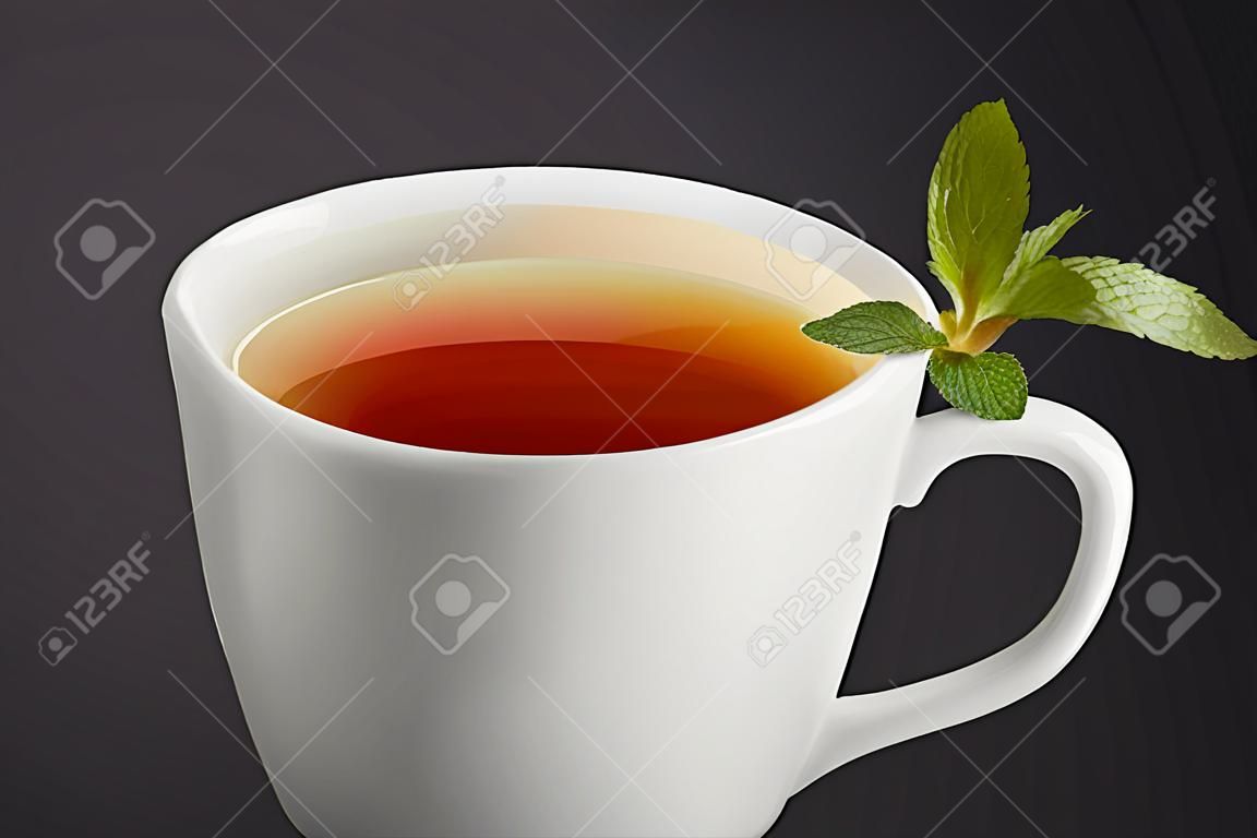 xícara de chá com hortelã