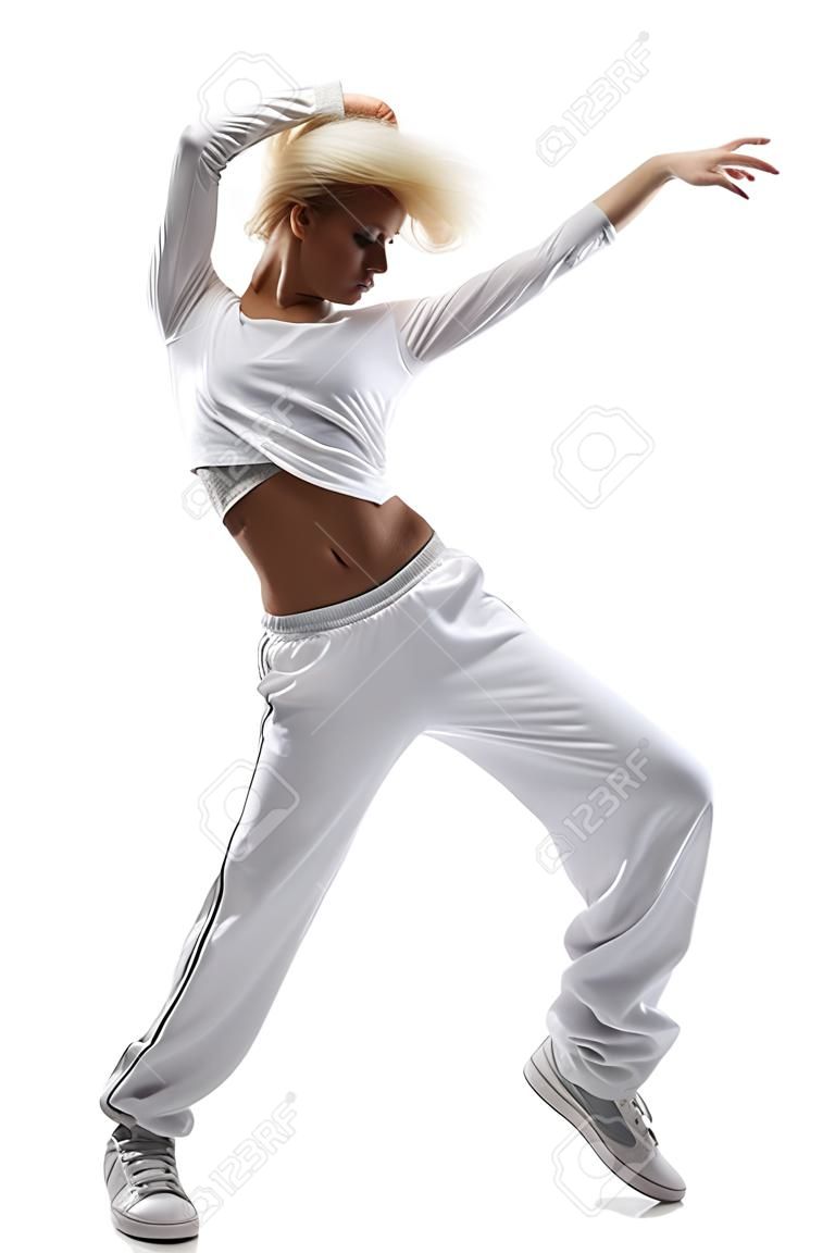 cool looking en stijlvolle hiphop danseres poseren op witte achtergrond