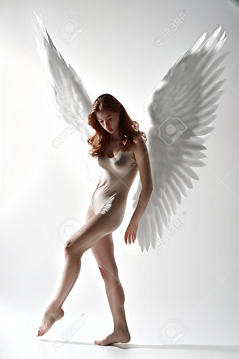 ángel mujer bailando