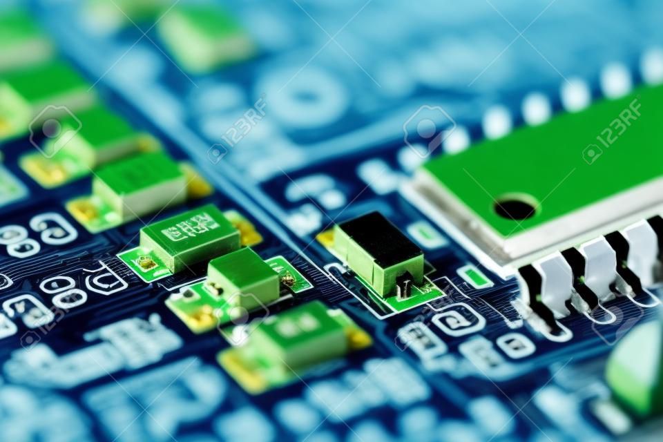 Close-up da placa de circuito eletrônico.