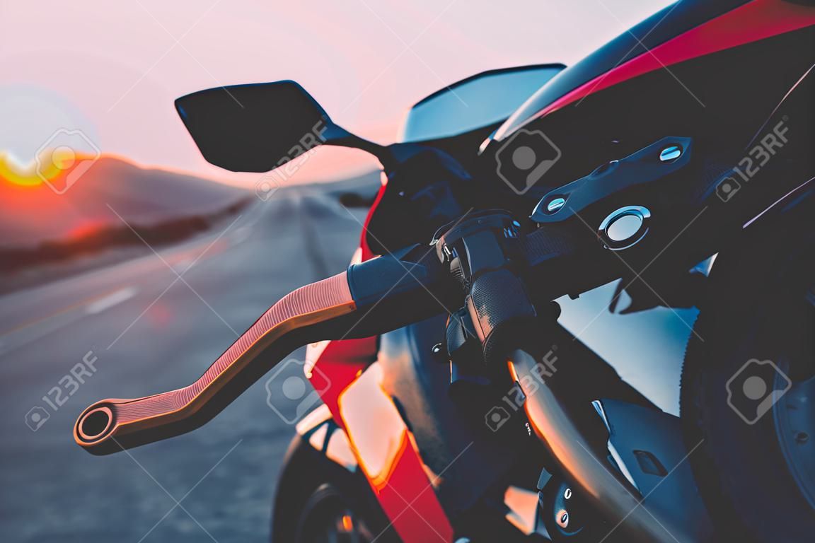 Bicicleta de deporte. motocicleta roja y negra.