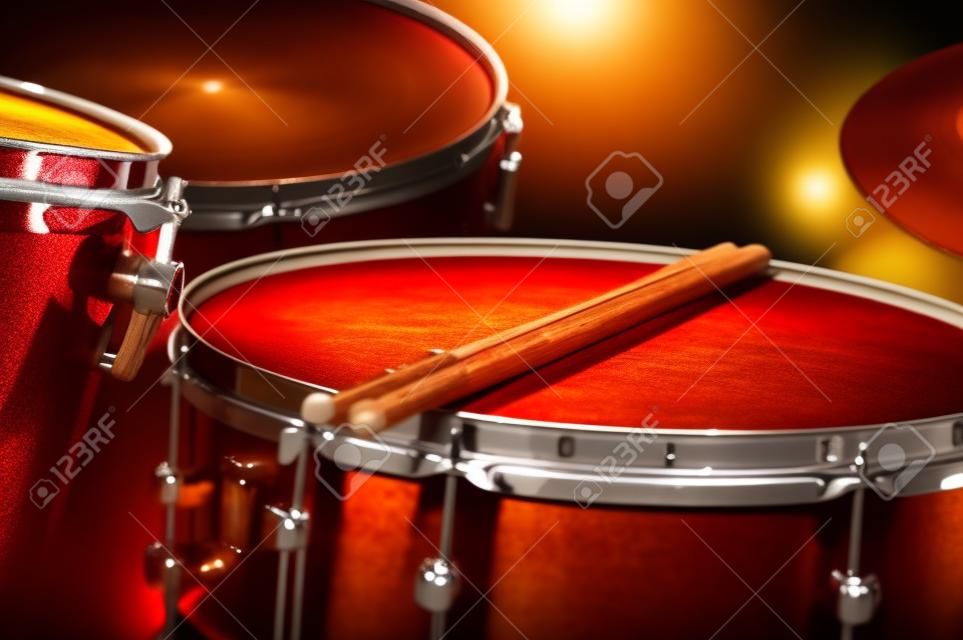 Schlagzeug konzeptionellen Bild. Snare-Drum und Stock.