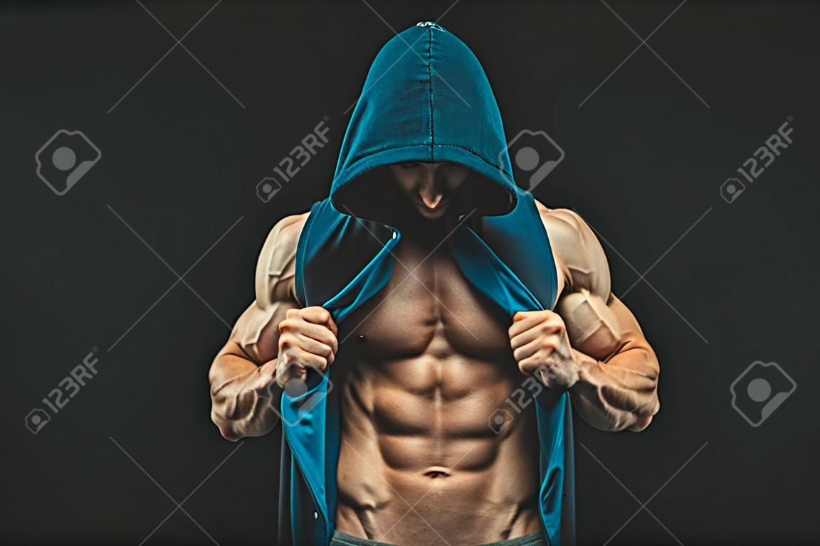 Homem com torso muscular. Strong Athletic Man Fitness Modelo Torso mostrando seis abdominais pacote
