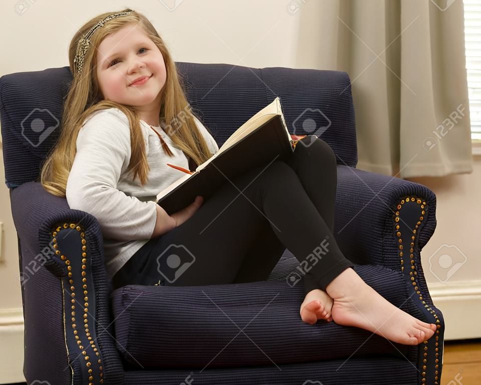 une jeune fille de curling avec un bon livre