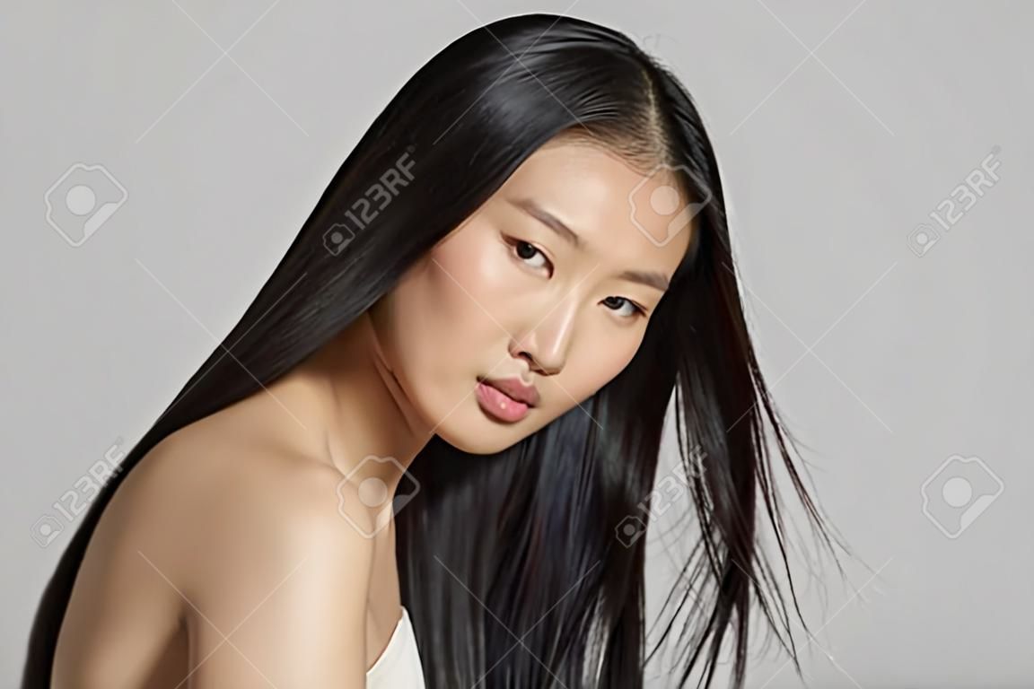 Portrait de belle fille asiatique