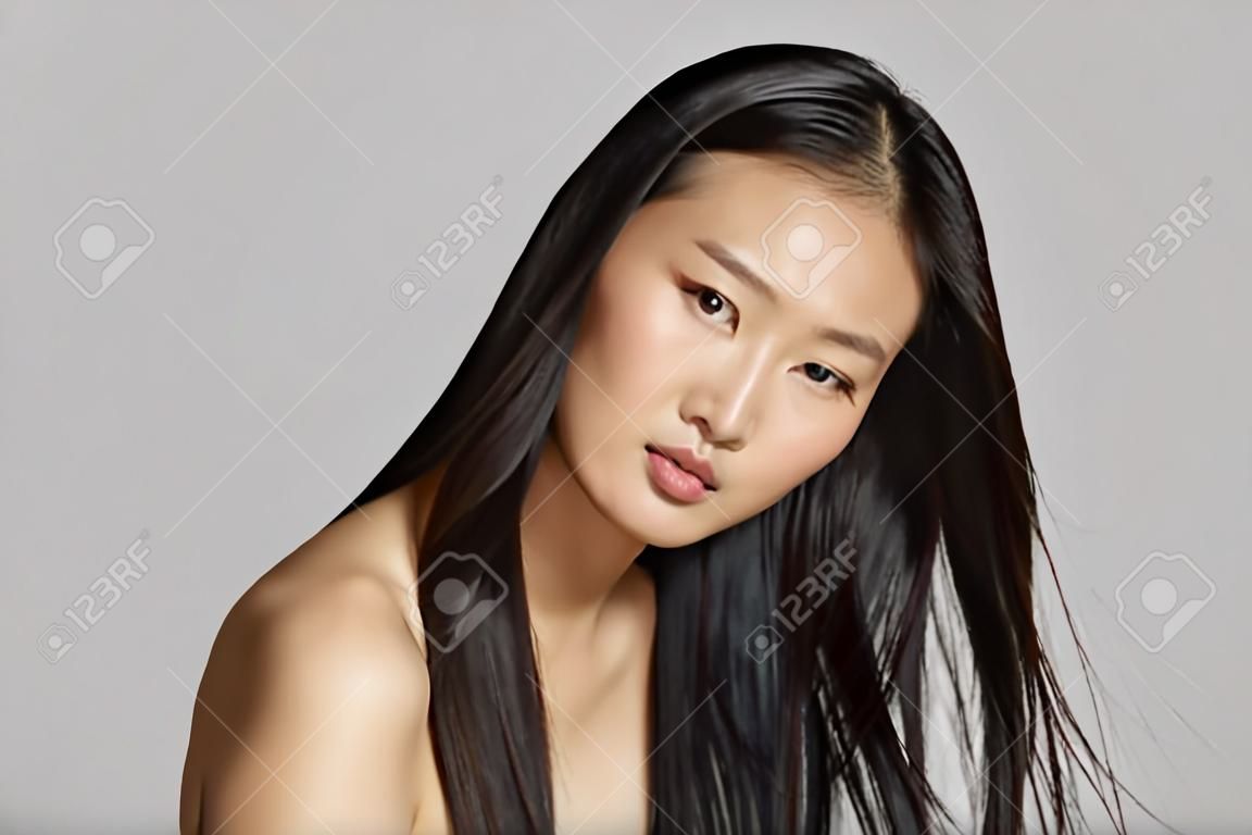 Portrait de belle fille asiatique