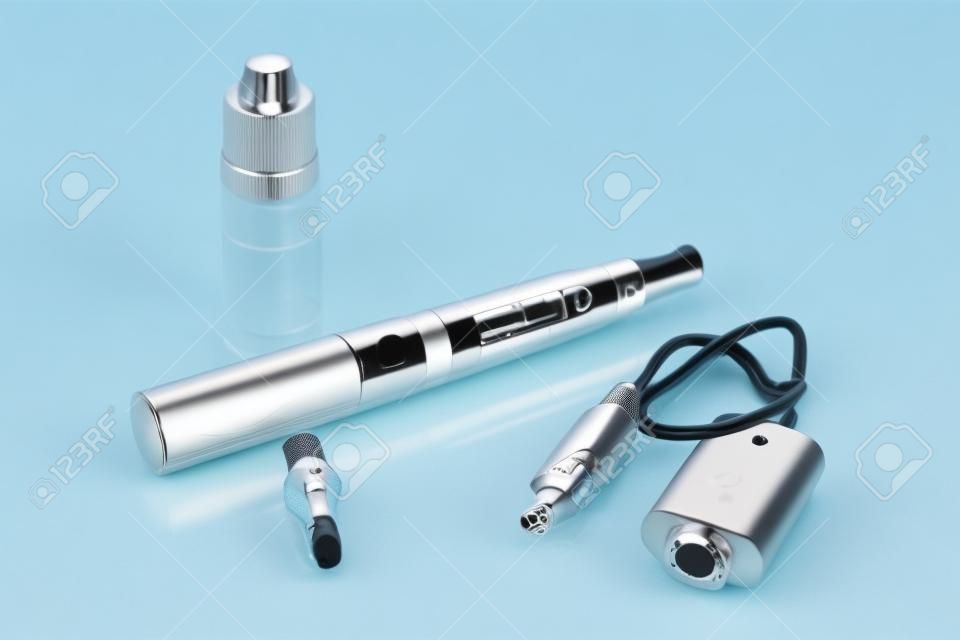 Elektronische Zigarette (e-Zigarette), isoliert auf weiss