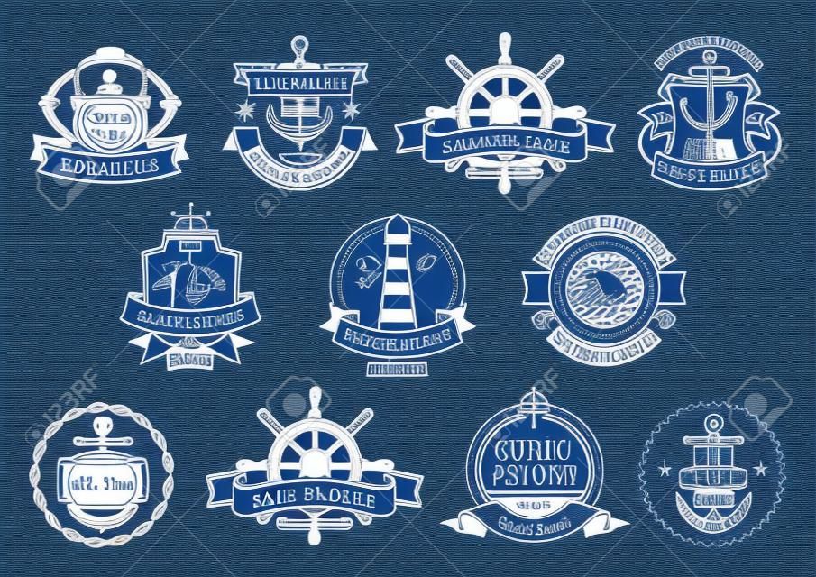 Etiquetas, logótipos ou emblemas marinhos azuis com âncoras, rodas, veleiros, farol, fitas, cordas, correntes e estrelas