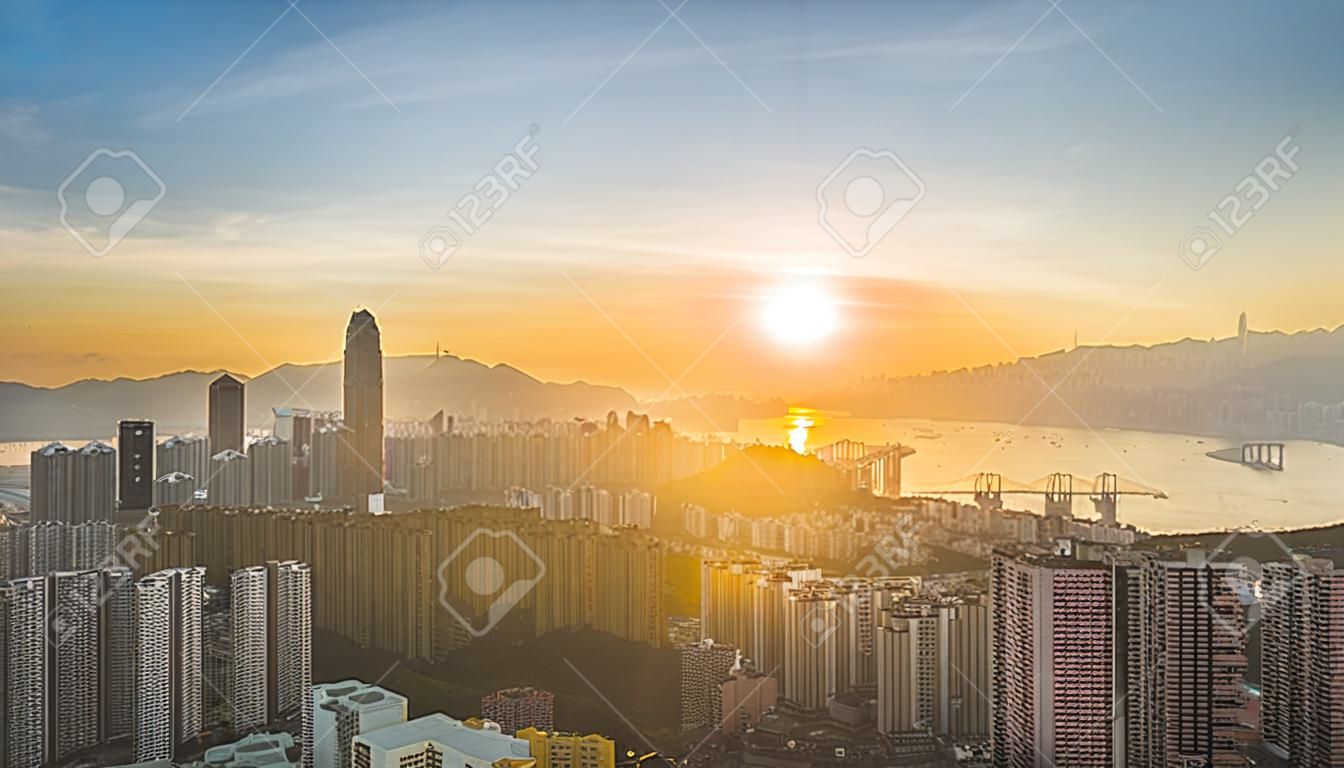 Das Stadtbild von West Kowloon und Hongkong, 22. Juli 2023