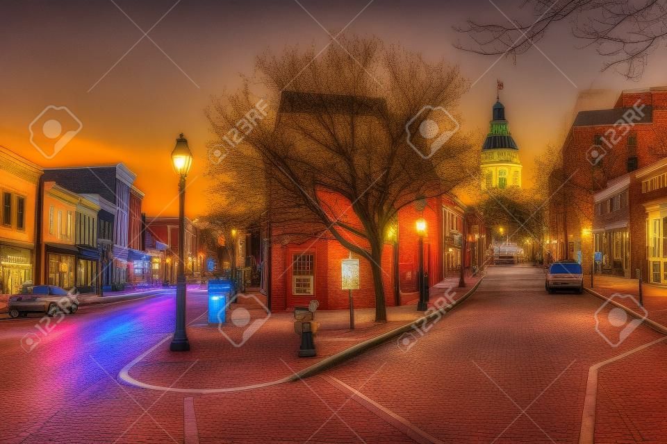 города городской пейзаж на главной улице в Аннаполисе, штат Мэриленд, США