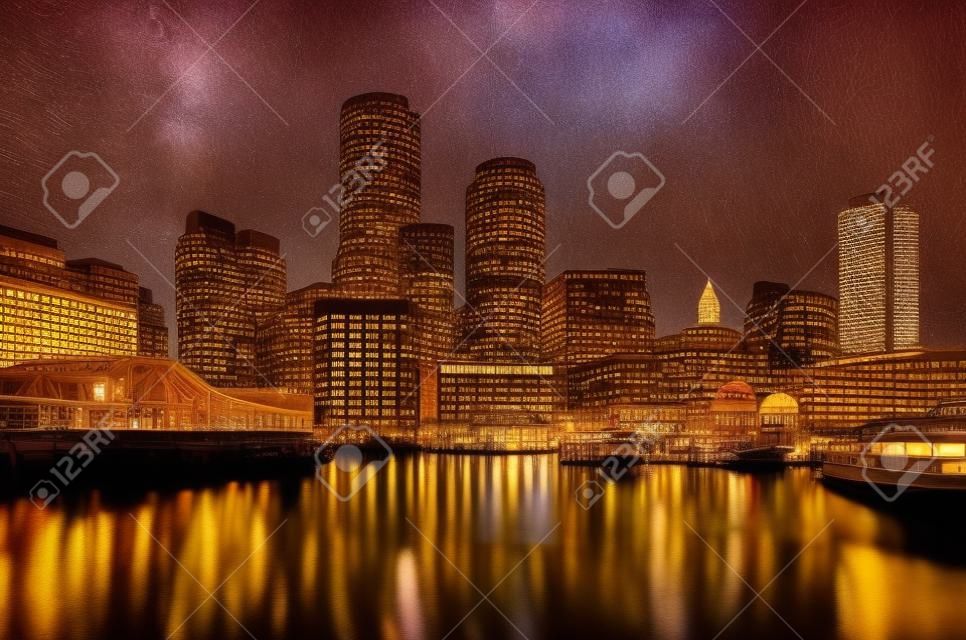 Бостон, штат Массачусетс, горизонт города США в гавани.