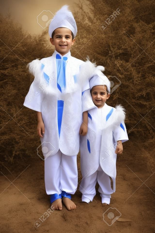Чтобы Турция стала детей обрезание. Дети носят костюмы султана до обрезания.