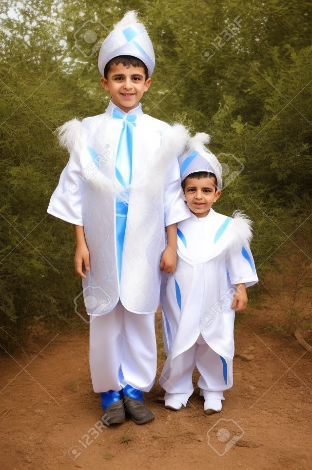 Чтобы Турция стала детей обрезание. Дети носят костюмы султана до обрезания.