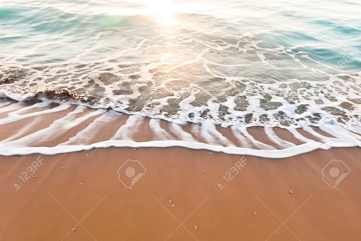 Blauwe golven in het zand