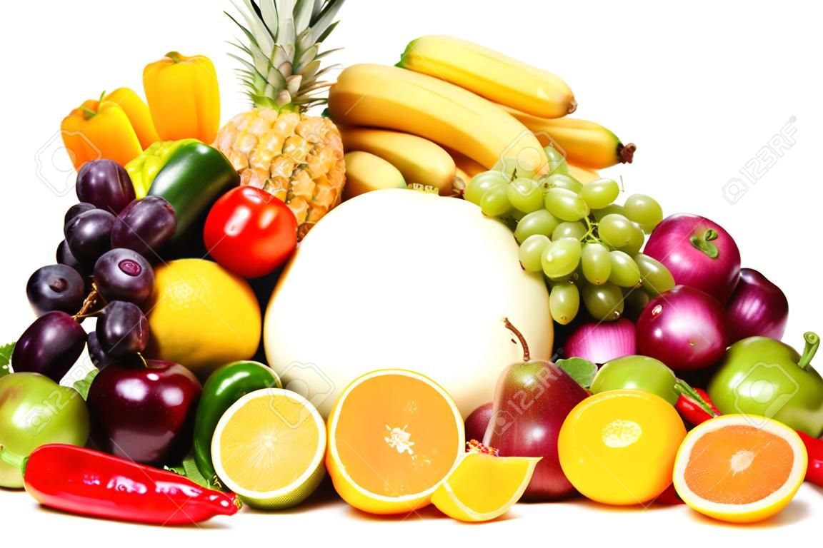 水果和蔬菜孤立在一個白色背景