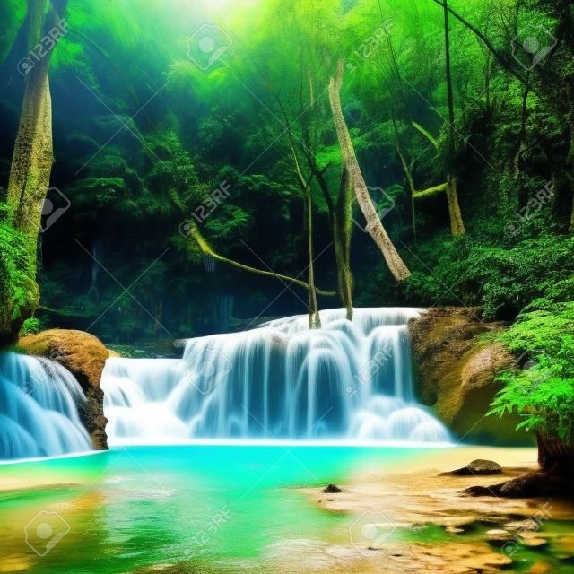 Erawan waterval in Thailand Mooie natuur achtergrond