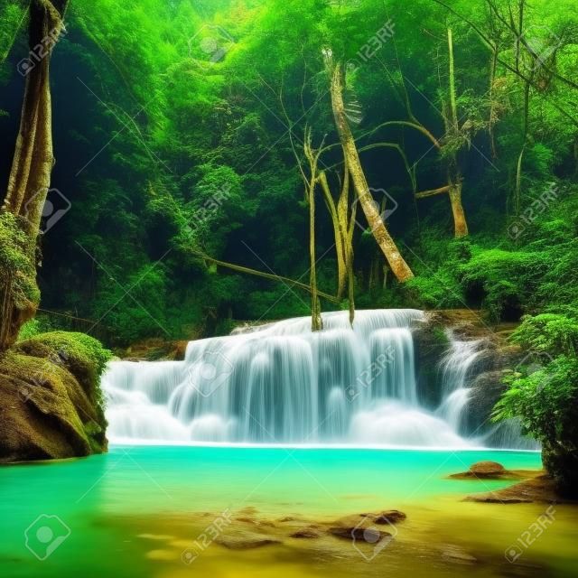 Erawan waterval in Thailand Mooie natuur achtergrond
