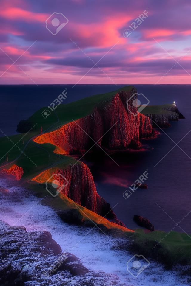 Skye, İskoçya Adası Neist noktası deniz feneri Dusk