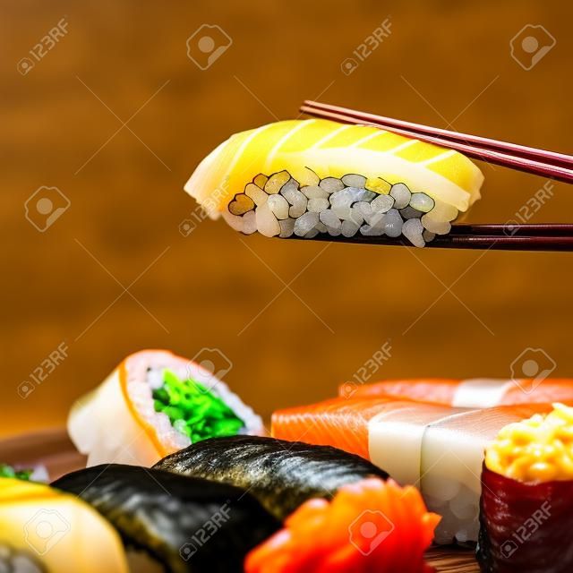 초밥 전통적인 일본 음식 스시