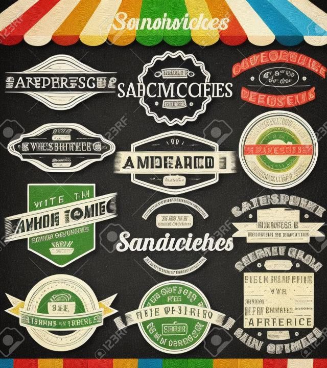 샌드위치의 화이트 세트는 칠판에 빈티지 레이블, 배지 및 로고 복고풍.
