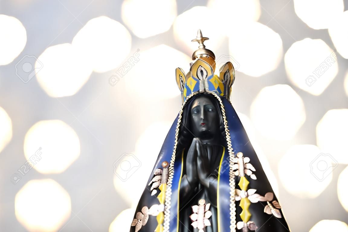 Statue de l'image de Notre-Dame d'Aparecida, mère de Dieu dans la religion catholique, patronne du Brésil