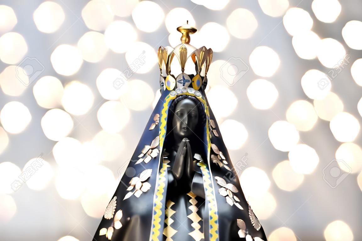 Statue de l'image de Notre-Dame d'Aparecida, mère de Dieu dans la religion catholique, patronne du Brésil