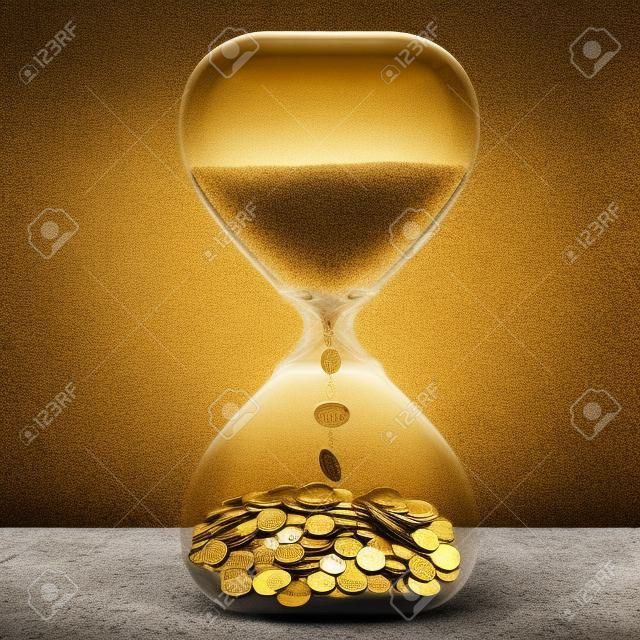 Время это деньги концепция финансовые возможности. Песок часы с золотой пылью и монет, изолированных на сером фоне стены