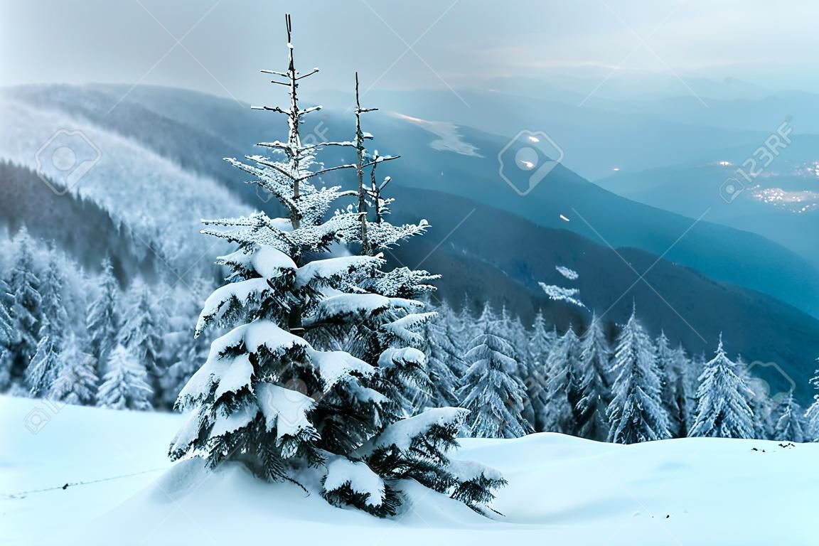 paisaje de invierno fantástico