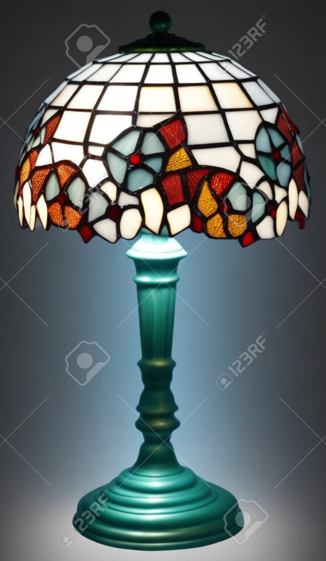티파니 테이블 램프는 흰색 배경에 고립