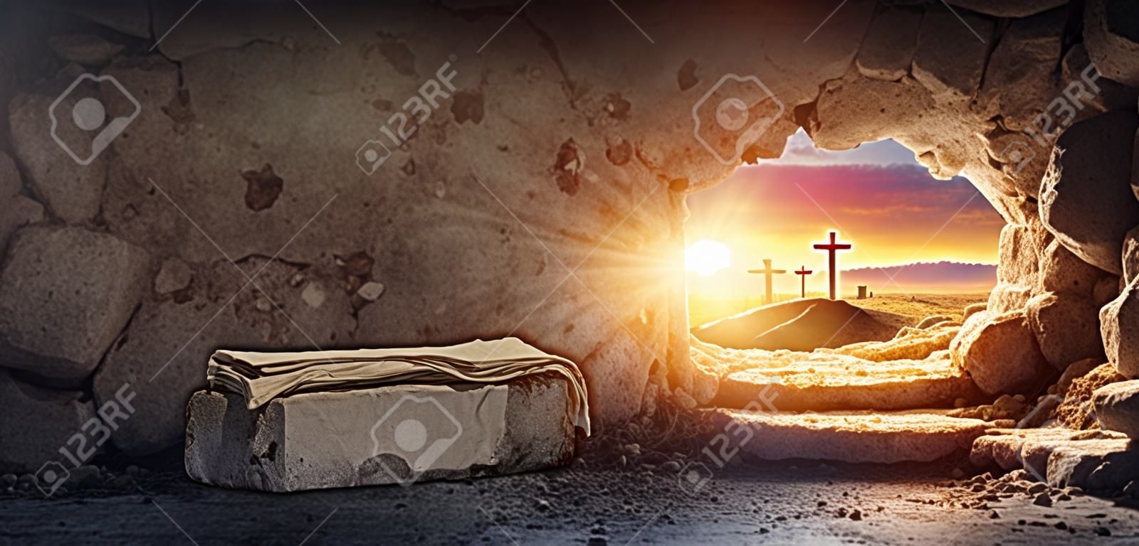 예수 그리스도의 일출 부활에 수의와 십자가에 못 박힌 빈 무덤
