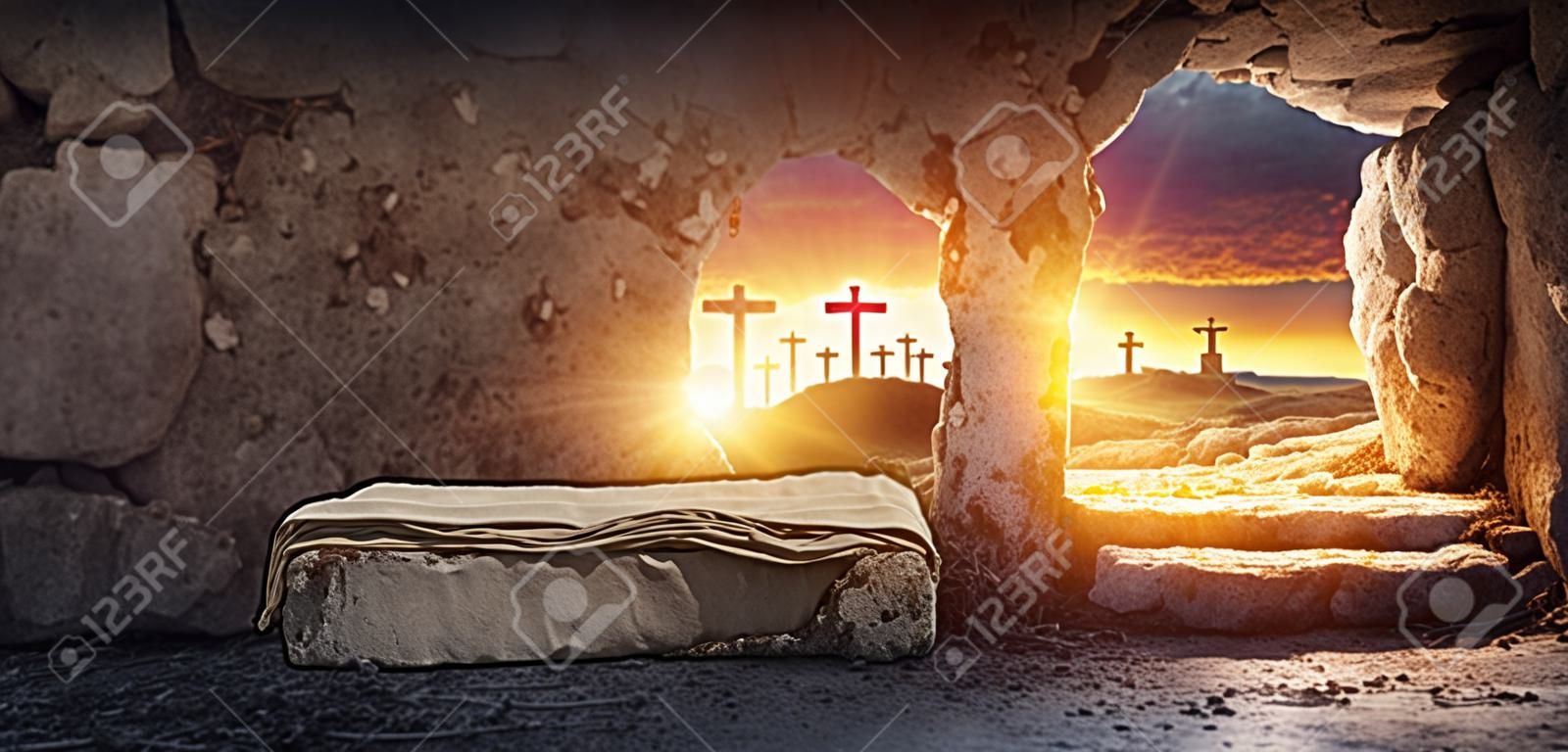 예수 그리스도의 일출 부활에 수의와 십자가에 못 박힌 빈 무덤