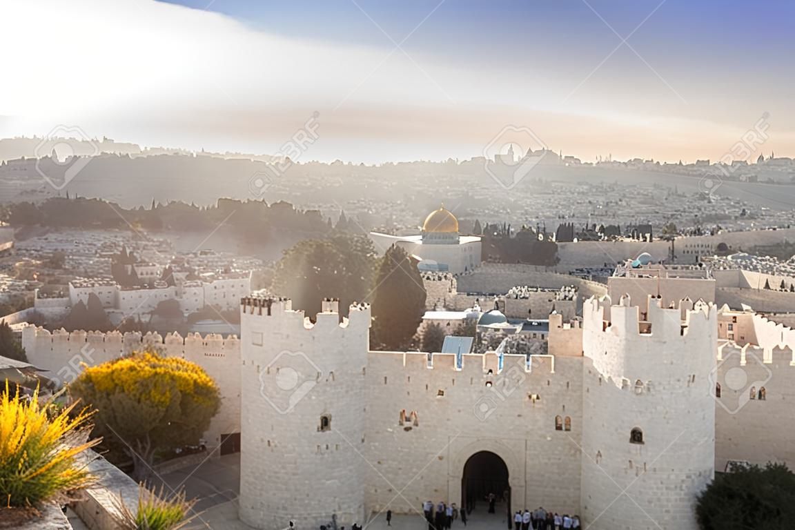 Skyline de la vieille ville de Jérusalem avec la porte de Damas, Israël. Moyen-Orient
