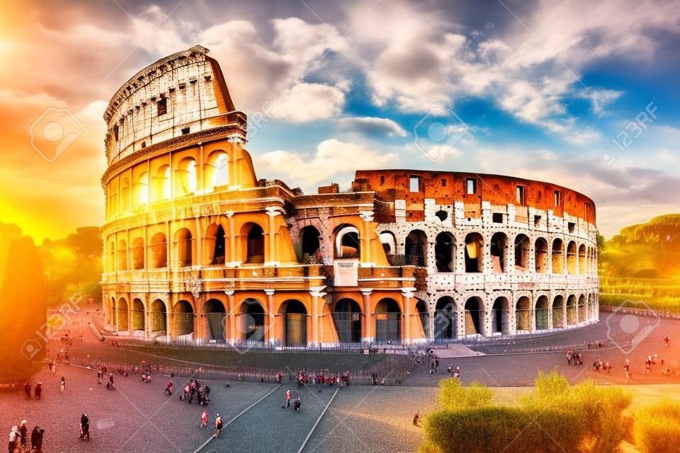 Rom, Italien. Das Kolosseum oder Kolosseum an einem sonnigen Tag.