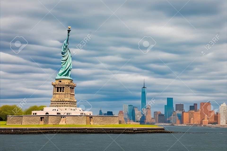 La statua della libertà e Manhattan, New York City