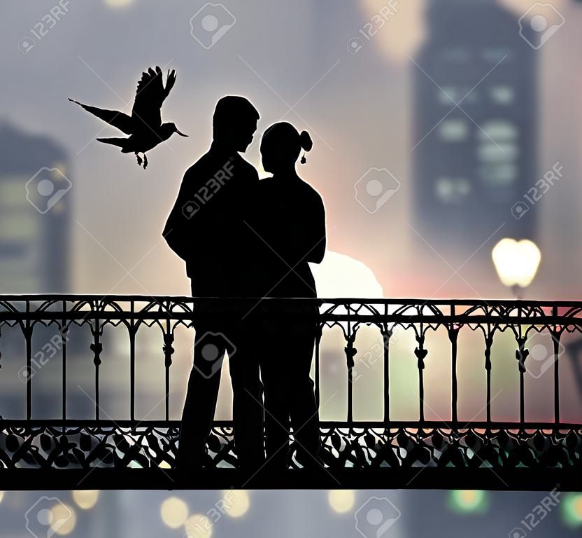 橋和一對戀人在城市背景下的剪影