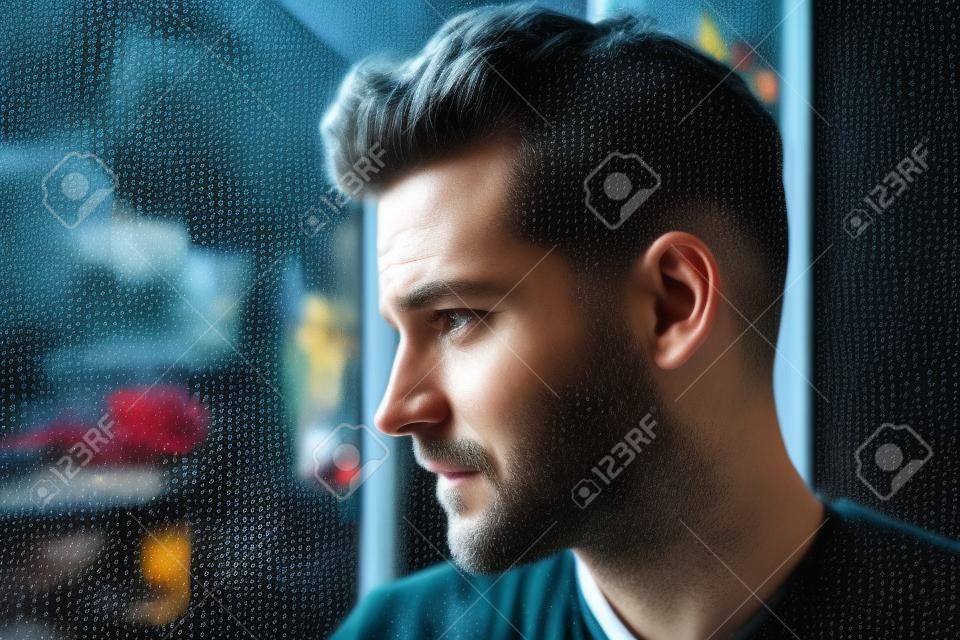 Mężczyzna wyglądający przez okno w deszczu na szklanym obrazie generatywnym AI